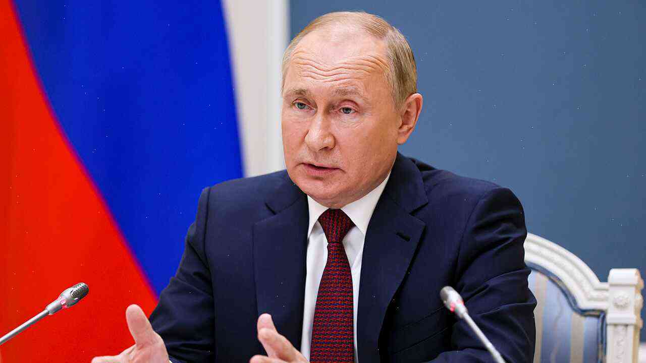 Putin vows not to deploy troops, weapons in Ukraine
