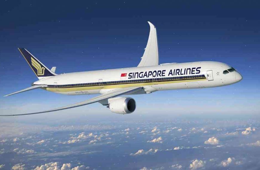 Singapore Airlines says it will require cabin crew to get vaccination