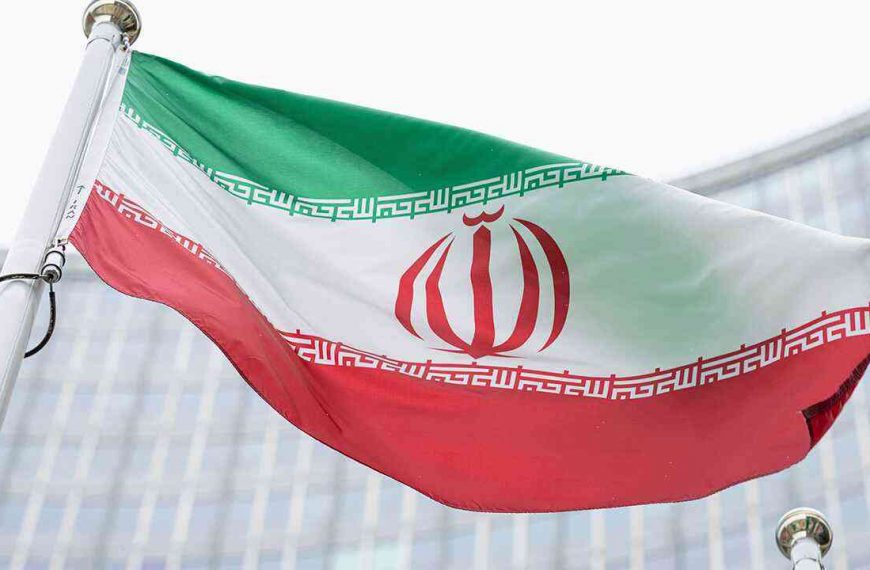 Iranian government expresses support for Rouhani as talks on nuclear deal resume