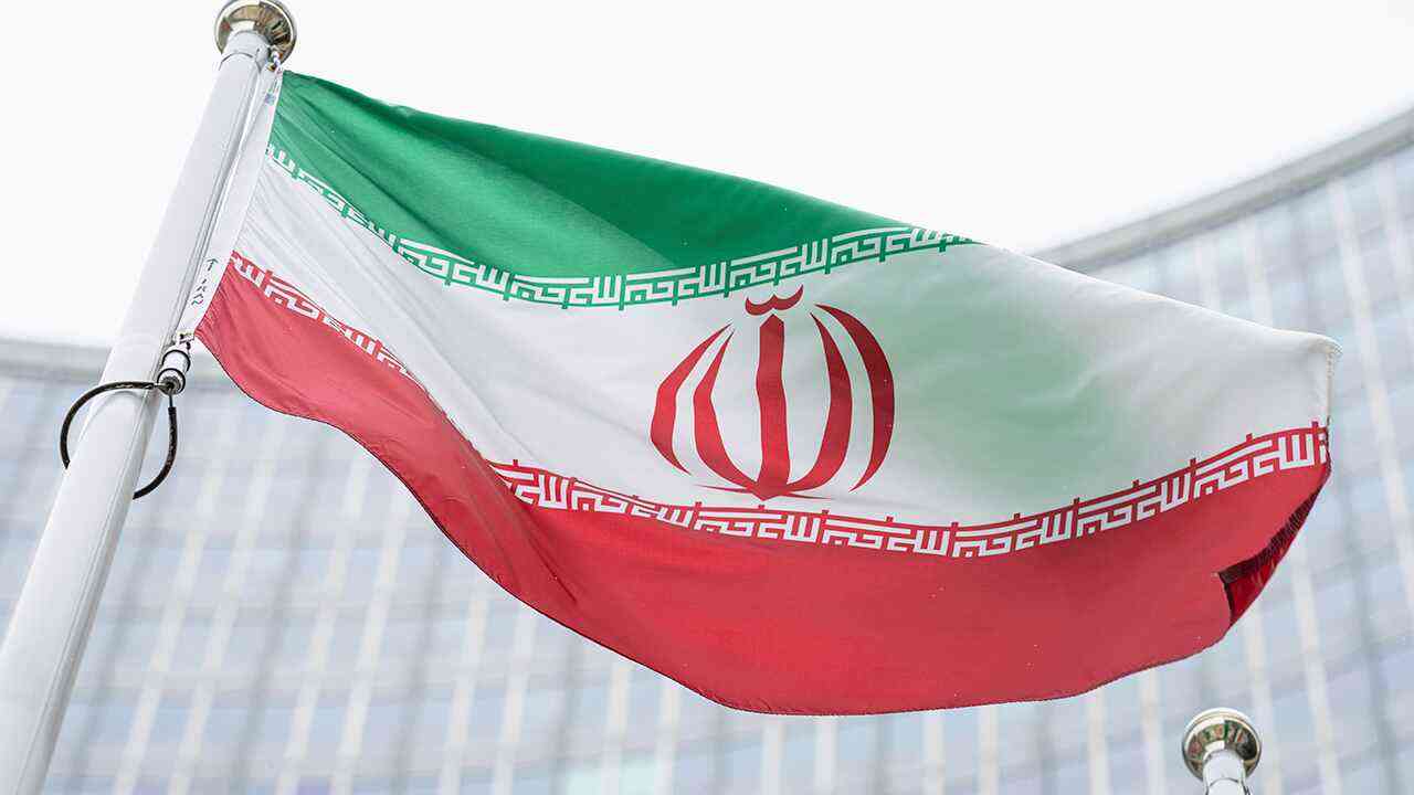 Iranian government expresses support for Rouhani as talks on nuclear deal resume
